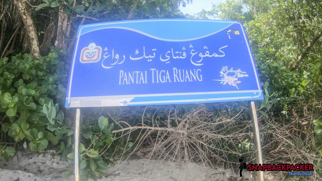 pantai tiga ruang signboard