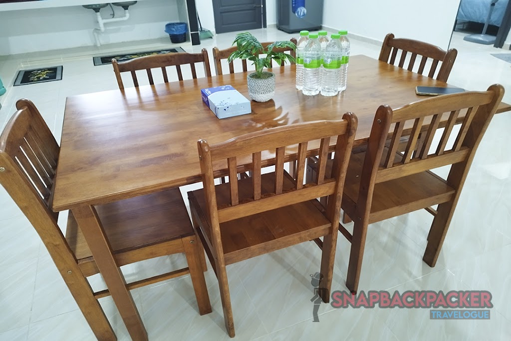 Meja Makan Kayu Homestay