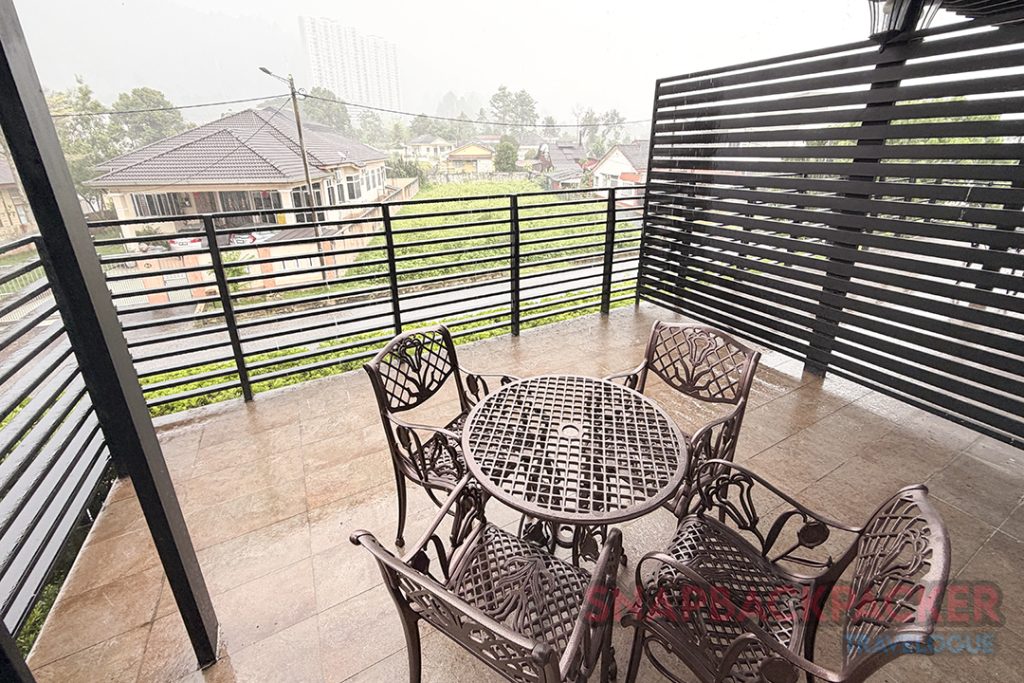 Review Hermitage Boutique House Taiping – Penginapan Macam Rumah Sendiri 7 view balkoni
